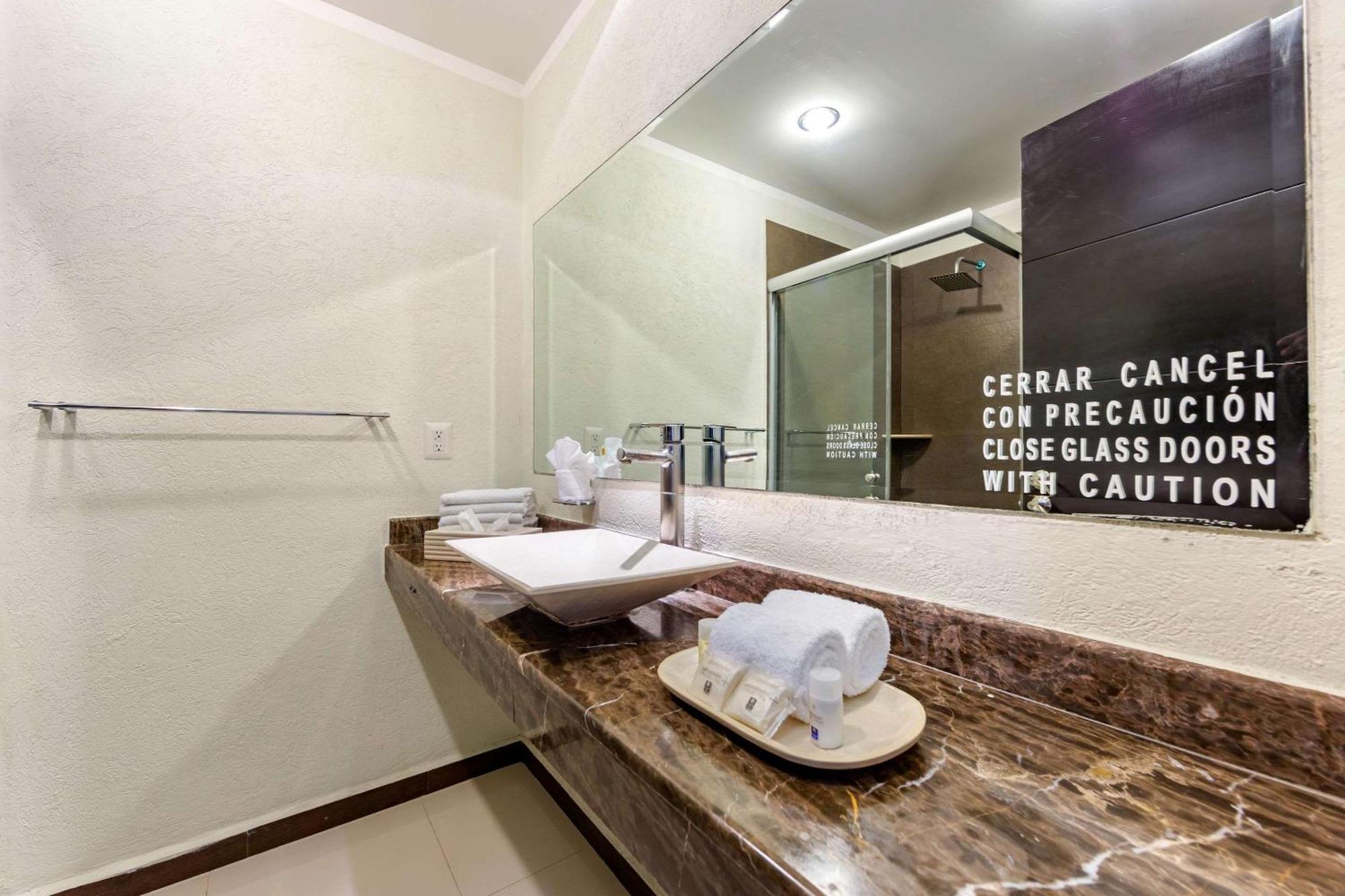 Comfort Inn Cancun Aeropuerto Ngoại thất bức ảnh